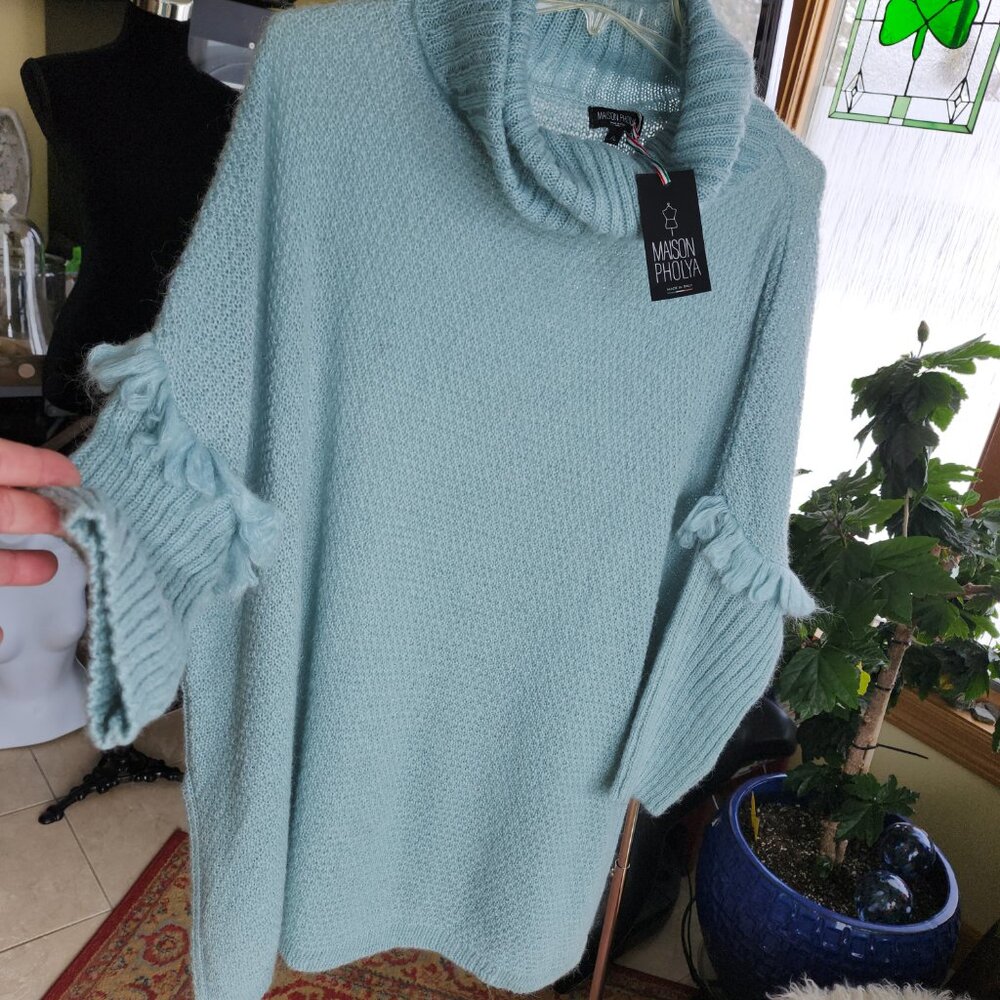 25191 Maison Pholya Italian Woman’s Sweater and matching headband Size M NWT